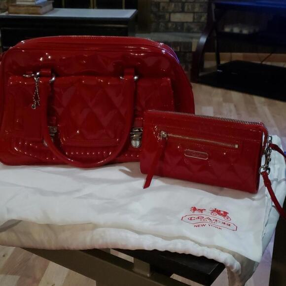 Coach Poppy Collection patent red leather purse & wristlet - Picture 4 of 8